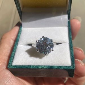 Suzanne Somers size 9 sterling silver ring.